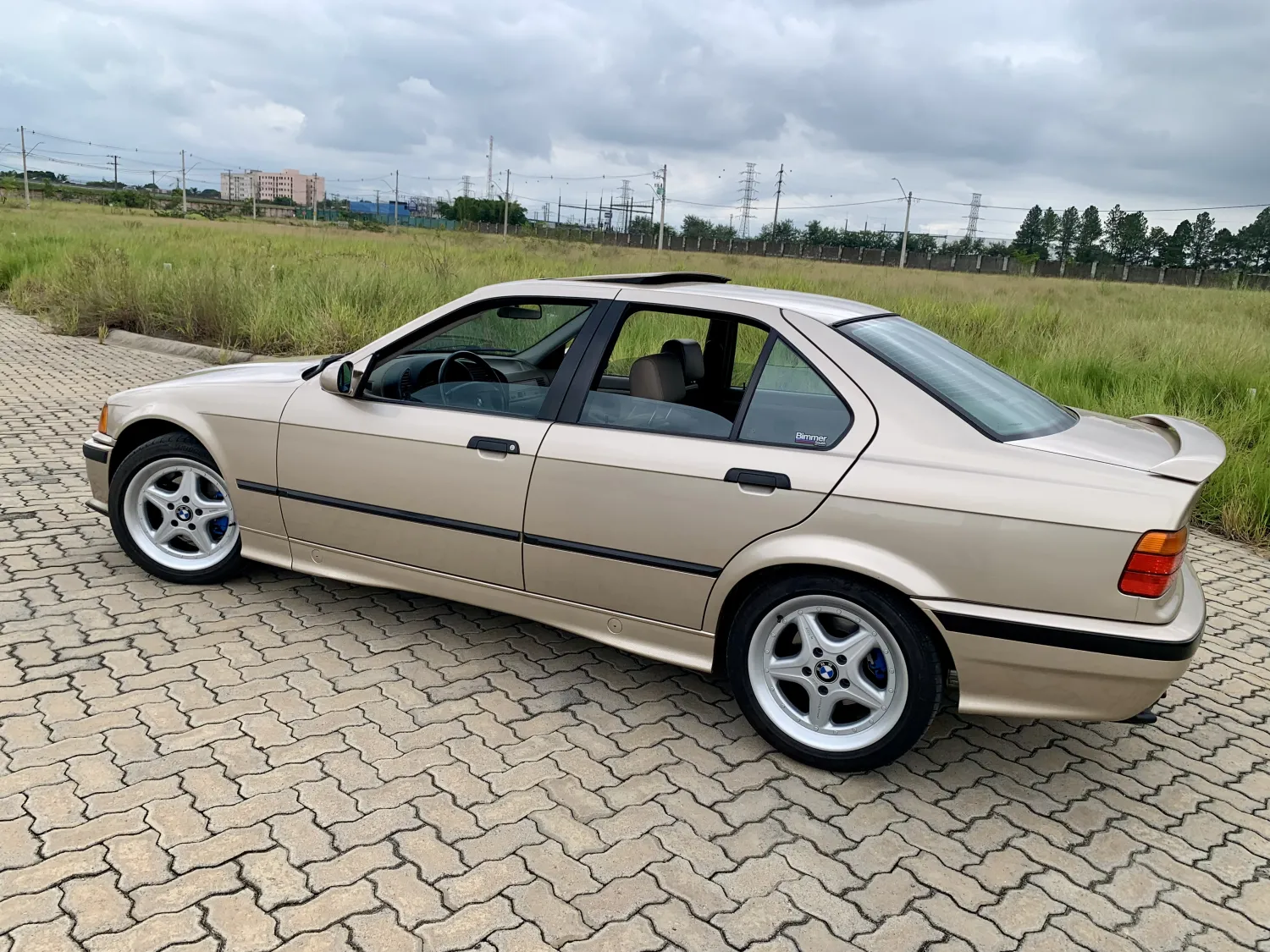 avv-bmw-325i-venda-271d23c-imagem-003