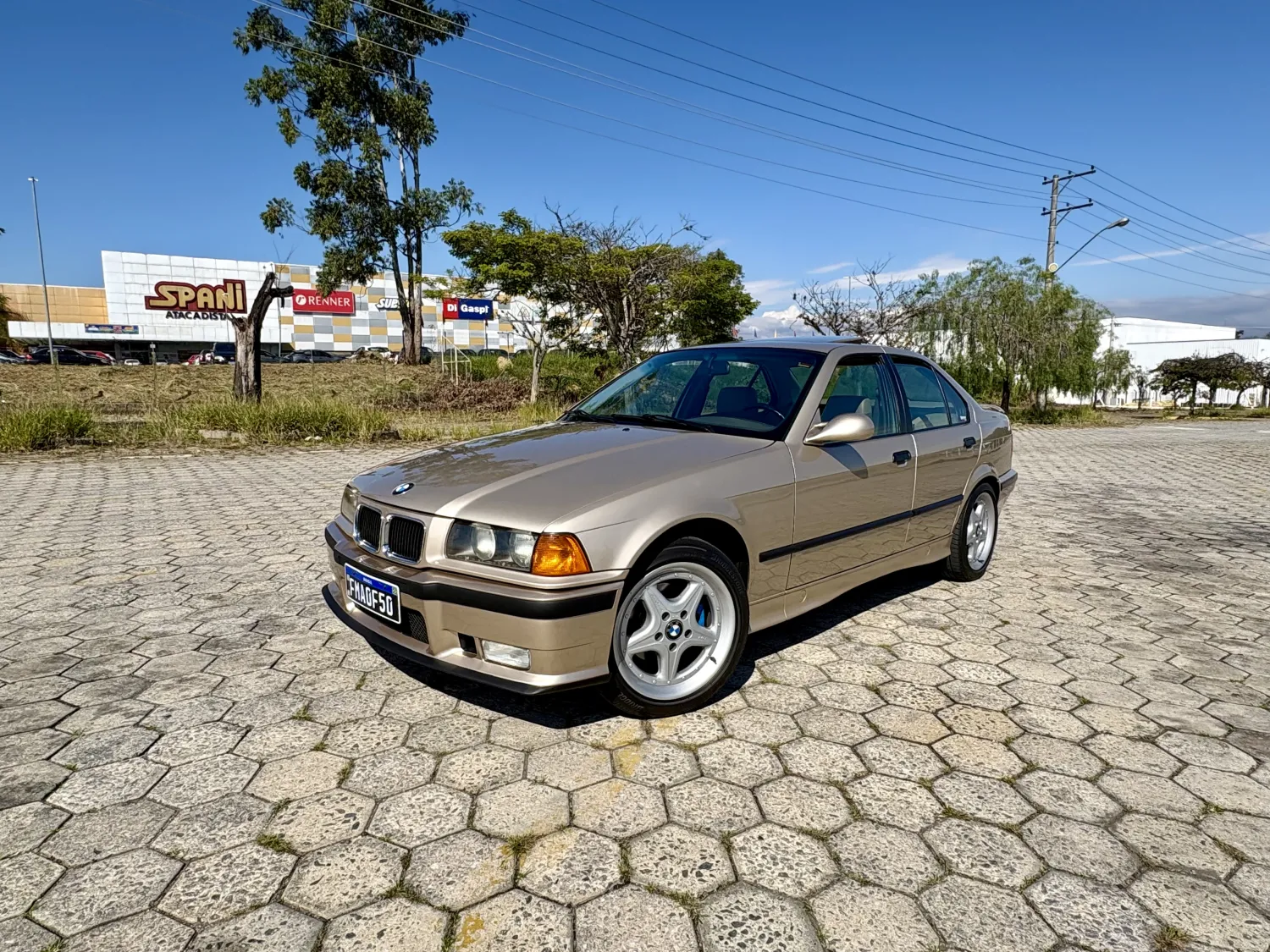 avv-bmw-325i-venda-271d23c-imagem-009