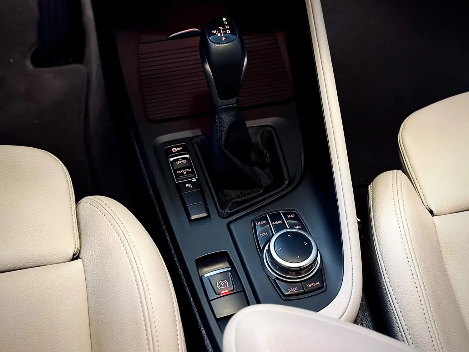 avv-bmw-x1-venda-e65c6d9-imagem-011