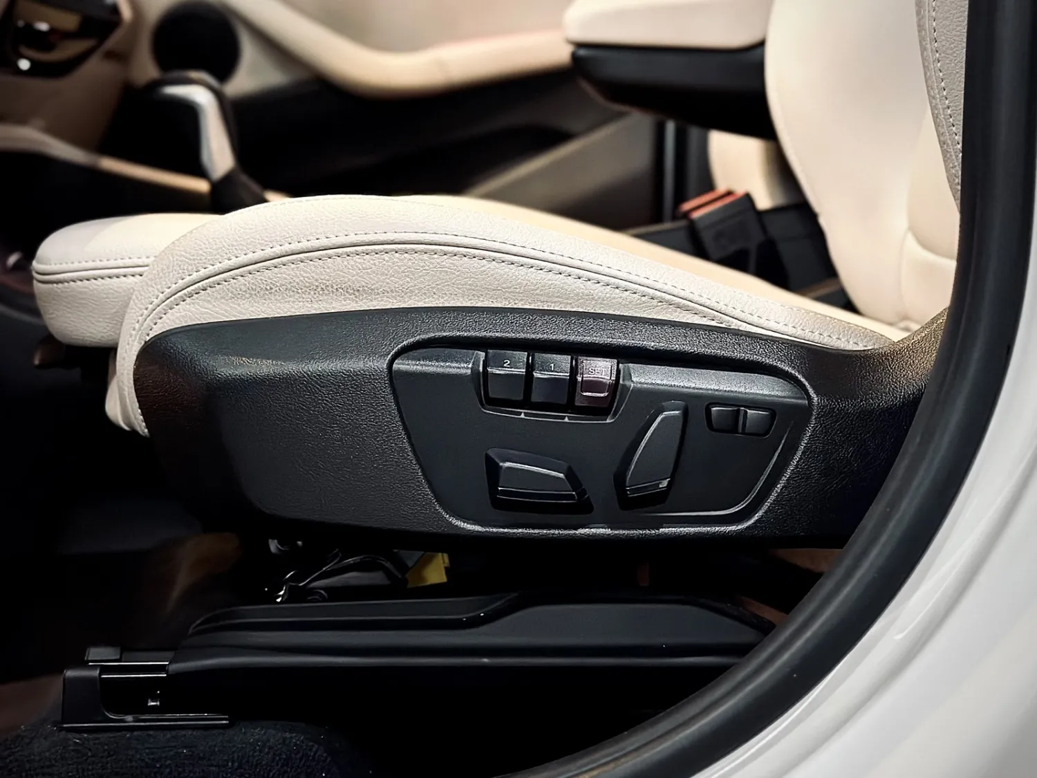 avv-bmw-x1-venda-e65c6d9-imagem-018