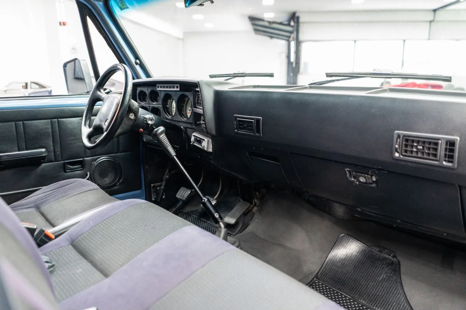 avv-chevrolet-c20-c-20-dupla-custom-venda-ije2i0n-imagem-010