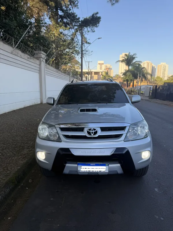 avv-toyota-hilux-sw4-venda-fa9375e-imagem-001