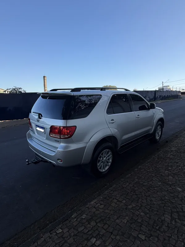 avv-toyota-hilux-sw4-venda-fa9375e-imagem-011